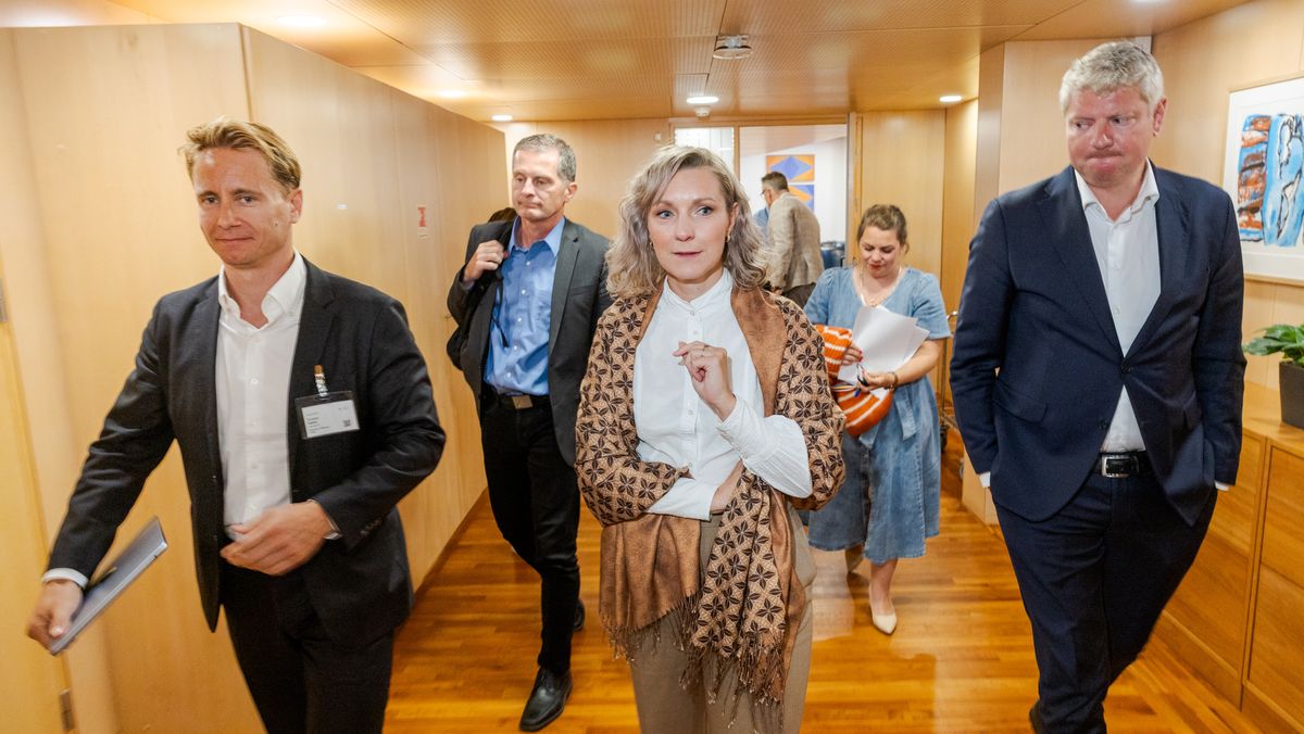 Møte mellom Karianne Tung og Aker om datasenteret i Narvik. Fra venstre: Kristian Røkke, Petter M. Tømmeraas, Karianne Tung og Stian Jenssen.