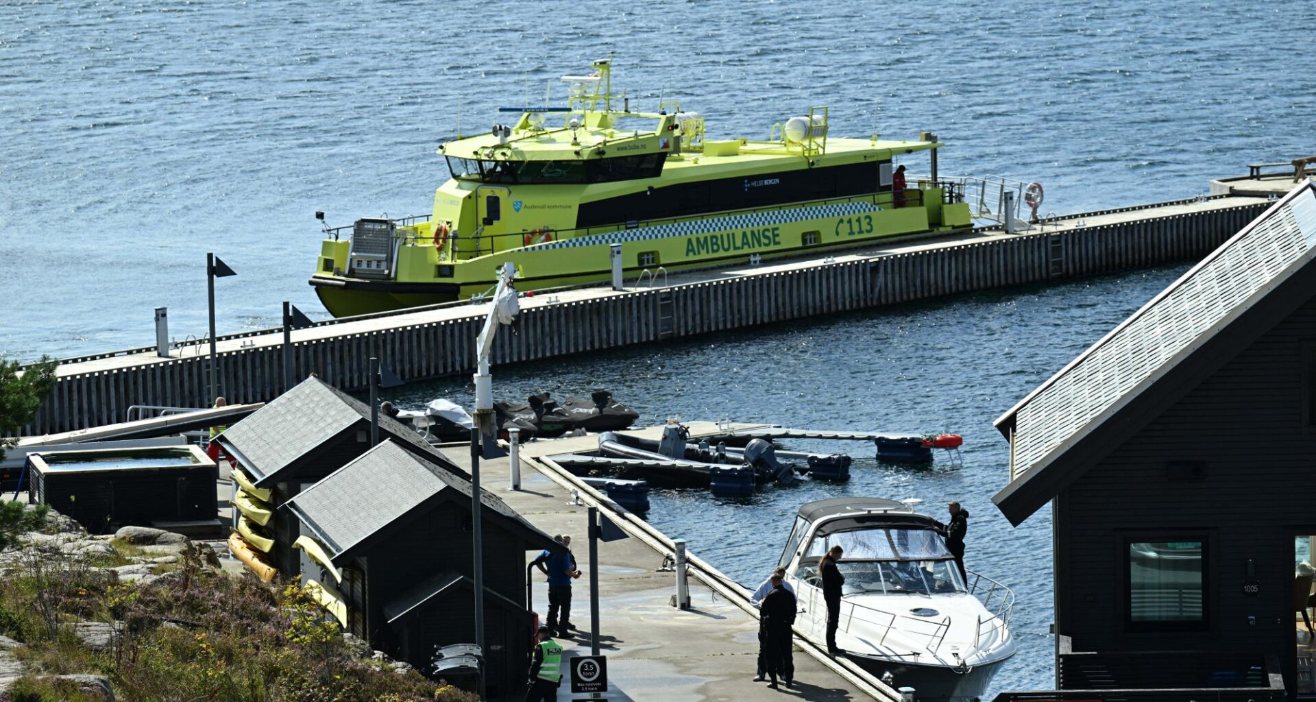 Nyheter, Helse | Hotellgjester i rib kjørte på skjær – plukket opp av fisketurister