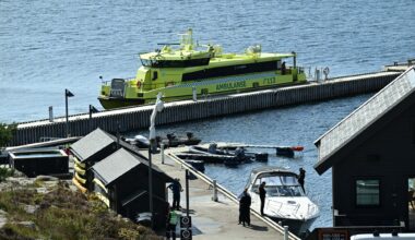 Nyheter, Helse | Hotellgjester i rib kjørte på skjær – plukket opp av fisketurister