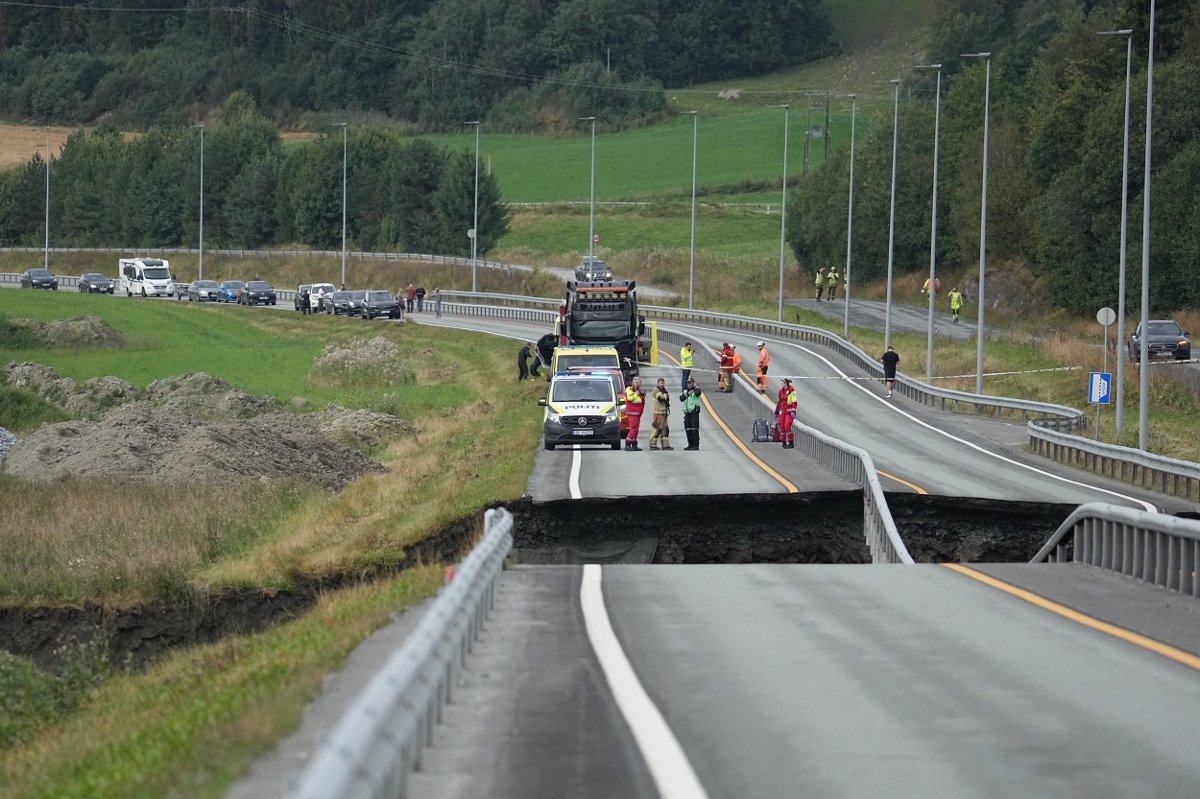 Ulykker, Trafikk | Stort jordras i Levanger: Politiet bekrefter én person savnet – E6 og jernbanen er stengt