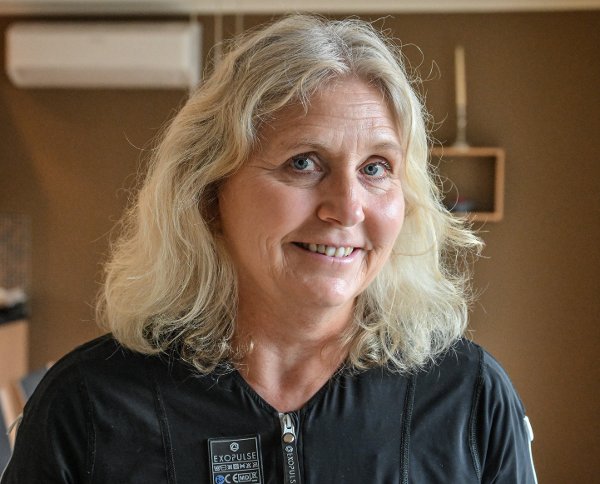 Line Stigen med impulsdrakten som hjelper mot MS-plagene.