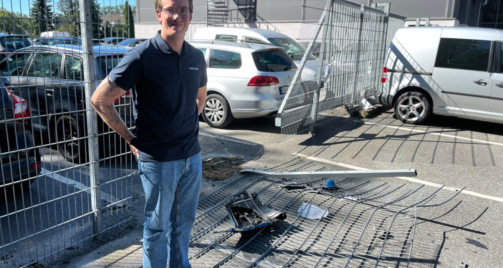 Nyhet, Politi | Tyveri hos bilforhandler: – Dundret bilen gjennom gjerdet