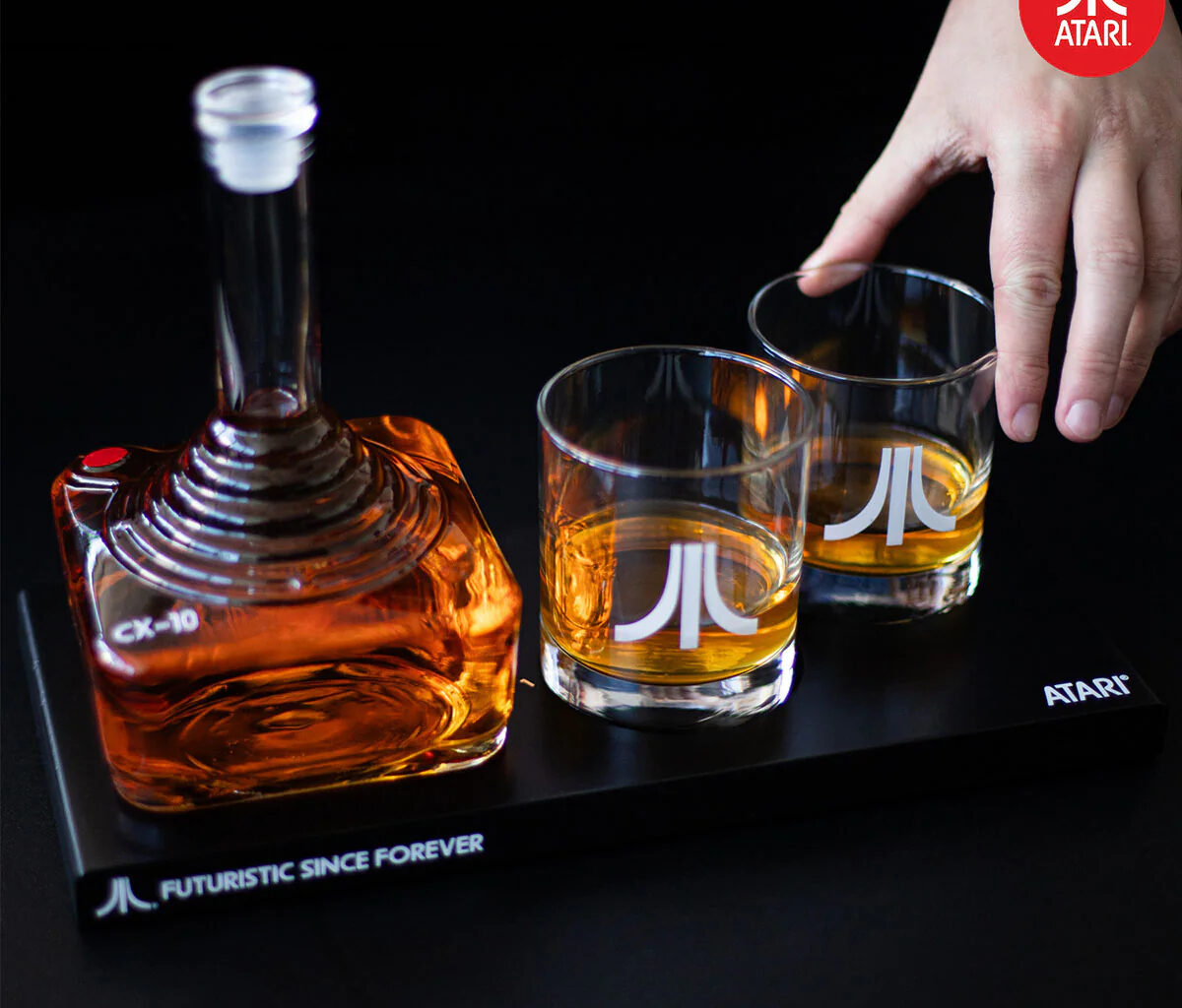 Atari lanserer stilig whiskykaraffel designet som en retro joystick -