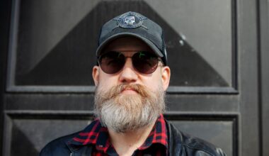 «Halvnakne voksne i fetisj­klær» opptrer foran barn i Pride? Dette er rett og slett usant.