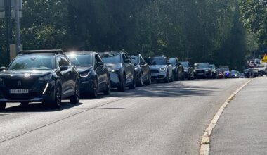 Sognsvann, Nordre Aker | Trafikkulykke og kaos ved Sognsvann: – Ingen av bilene er kjørbare