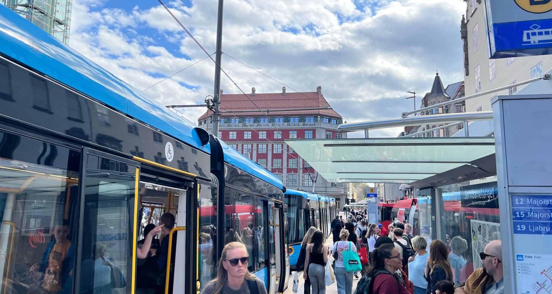 Trafikk og kollektiv, Sentrum | Buss med teknisk problem skapte full stans på Jernbanetorget