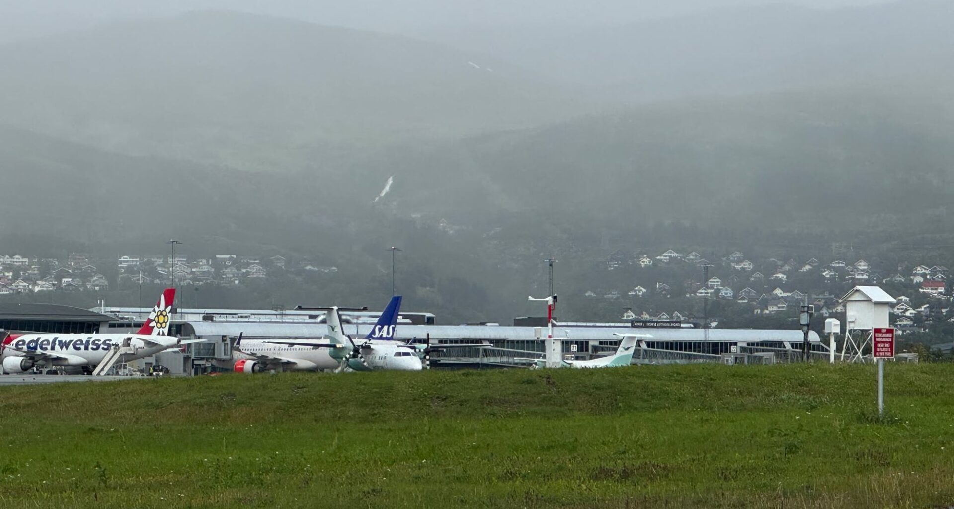 Tromsø lufthavn, Sydentur | Her står flyet, sydenturen ble utsatt