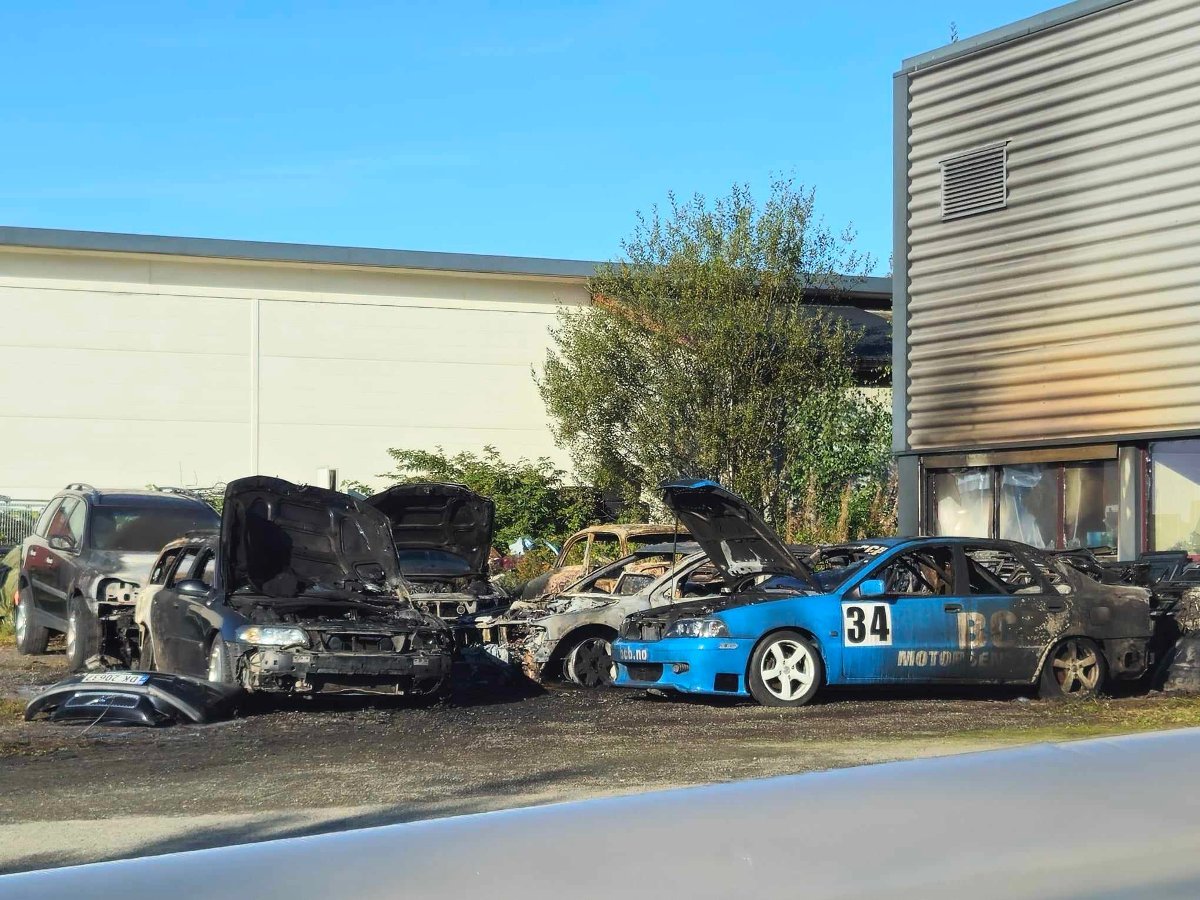 Nyheter, Brann | Brann i flere biler i samme område: – Åpenbart påtent