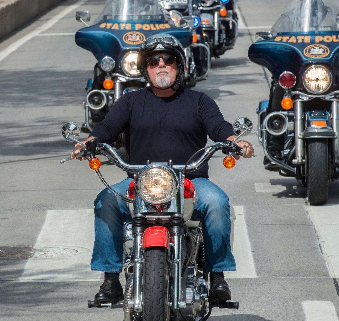 Billy Joel stenger motorsykkelbutikk etter hjernesykdom