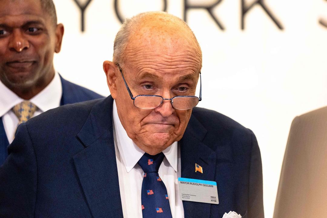 Rudy Giuliani skadet i bilulykke etter å ha hjulpet voldsoffer