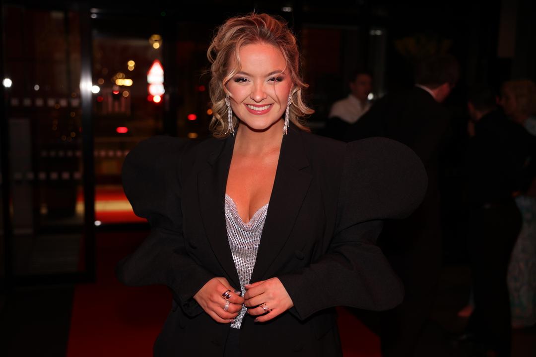 Alexandra Rotan er forlovet