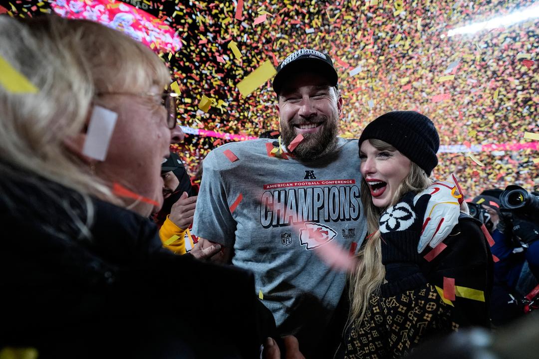 Taylor Swift er forlovet med Travis Kelce