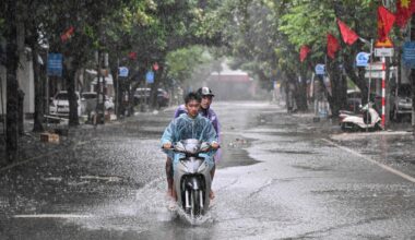 Tyfonen Kajiki treffer Vietnam – hundretusener bedt om å evakuere