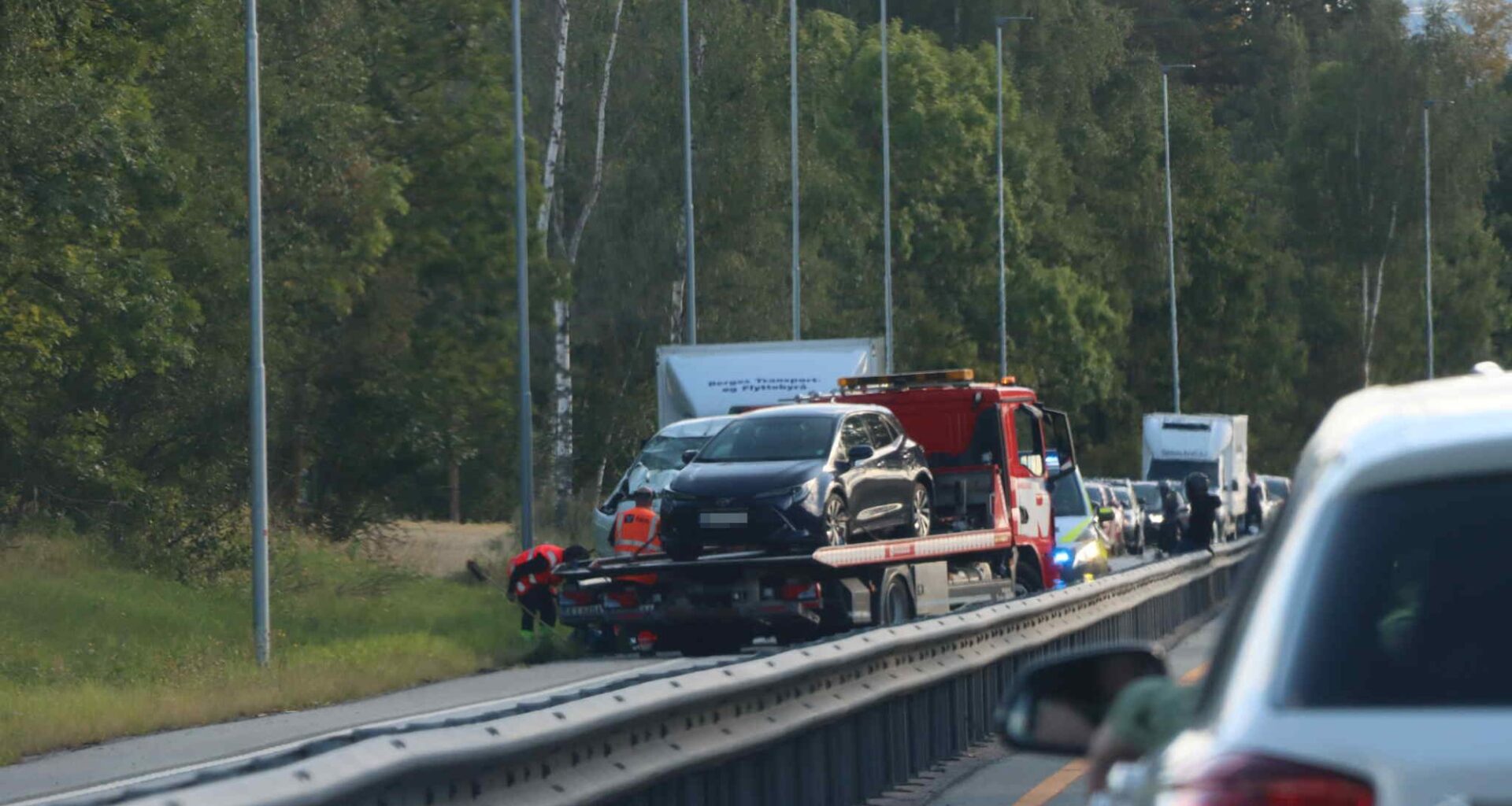 Trafikk, Nyhet | Bil på taket på E134