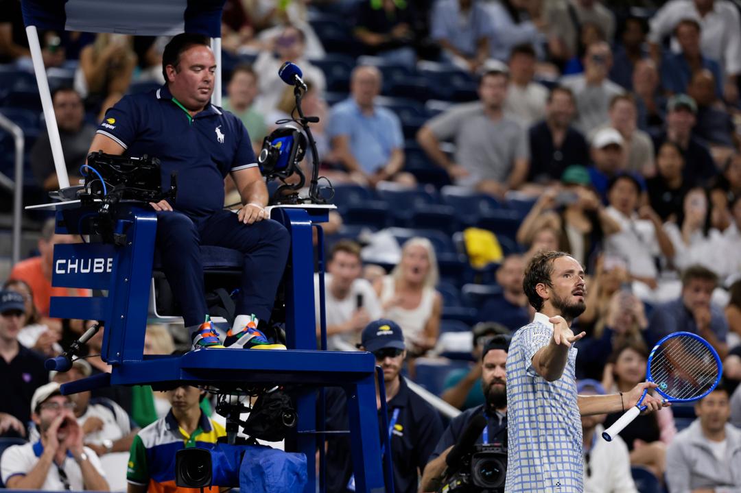 Tennisstjernen Daniil Medvedev raste mot dommeren i US Open – får saftig bot