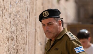 Israels forsvarssjef ber Netanyahu avlyse invasjonen av Gaza by og gå med på våpenhvile