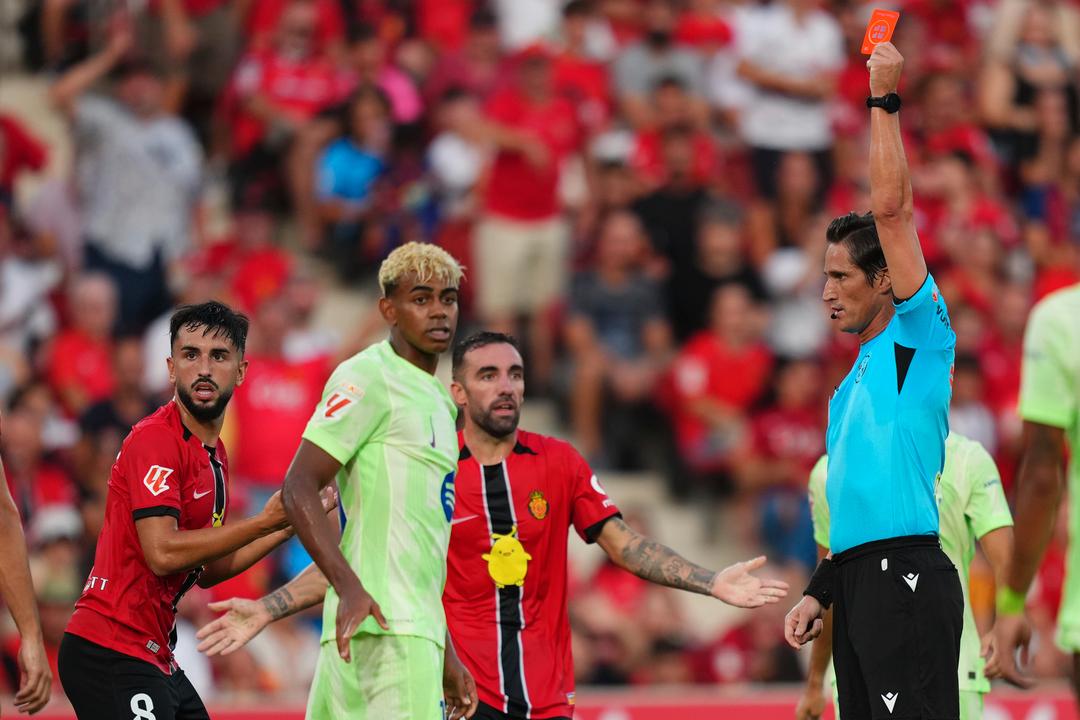 Røde kort og kontroversiell scoring i Barcelona-seier