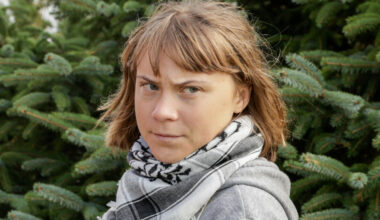 Spyr eksos etter Thunberg