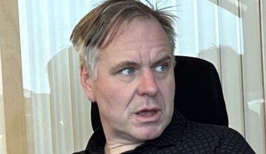 (+) Får sterk kritikk: – Upassande - smp.no