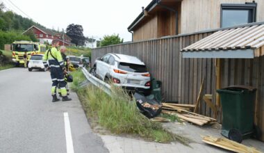 Drammen, Trafikk | Bil fastklemt – kvinne hjelpes ut