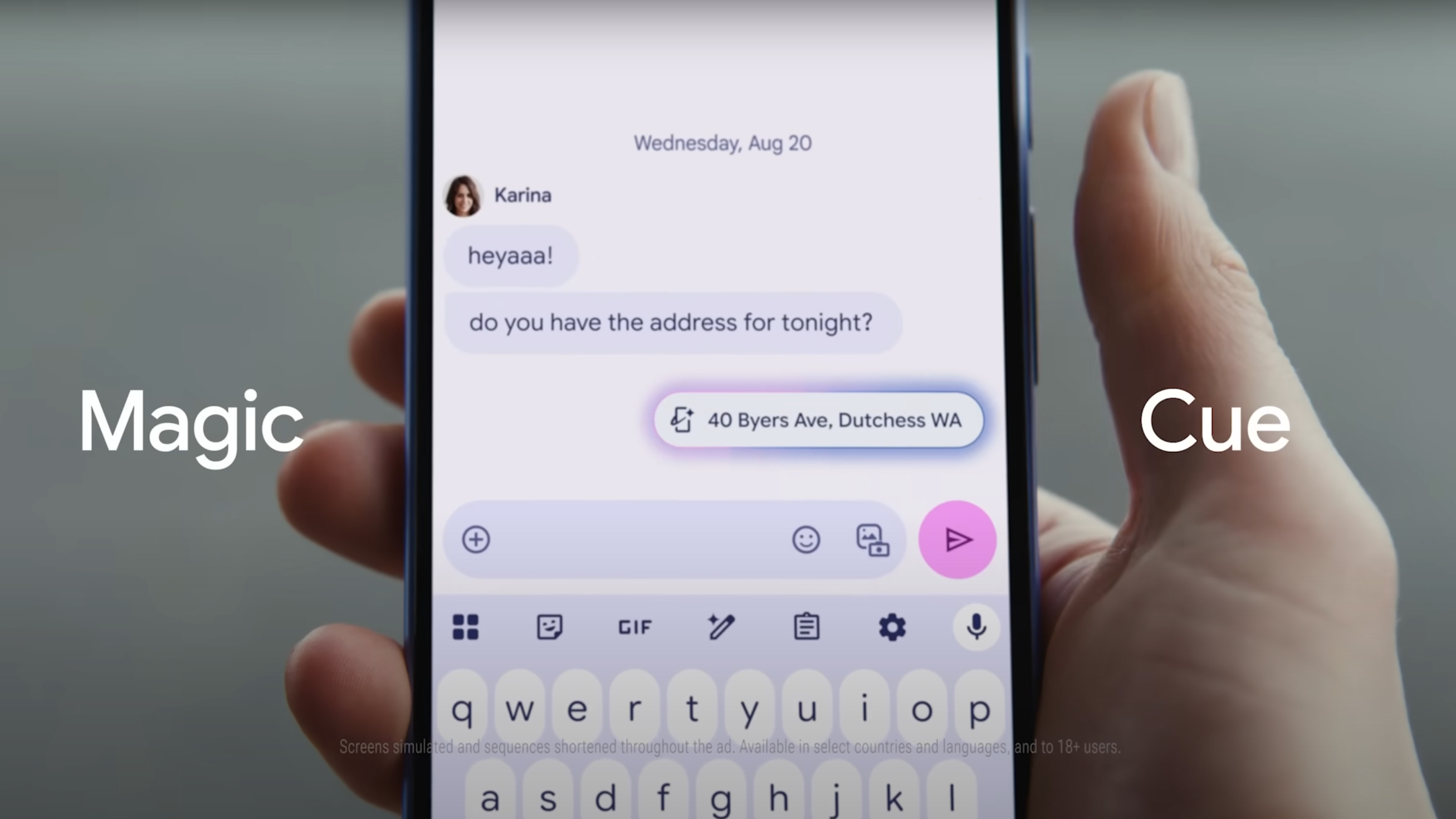 En hånd som holder en Google Pixel 10-telefon, og viser Magic Cue-funksjonen i en tekstmelding.
