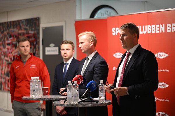 Christian Kalvenes, Aslak Sverdrup og to advokater hadde pressekonferanse på Brann Stadion om Uefa-mafia saken.
UEFA.