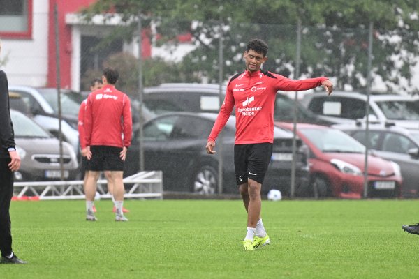 Brann-trening og Champions League-trekning. Brann skal møte Red Bull Salzburg i kvalifiseringen.