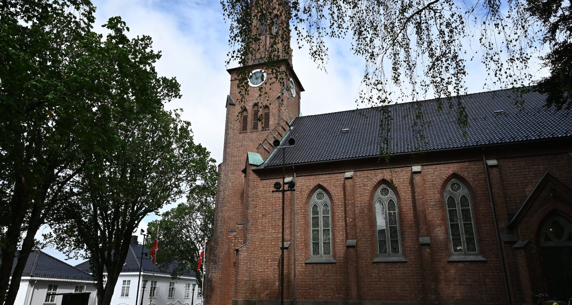 Tønsberg Domkirke, Gaza | Kirkeklokkene ringer på torsdag av en spesiell grunn