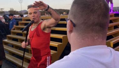 Robbie williams, Konsert | Hans William fikk en uvanlig opplevelse under Robbie-konserten – nå jakter moren videoer av det hele