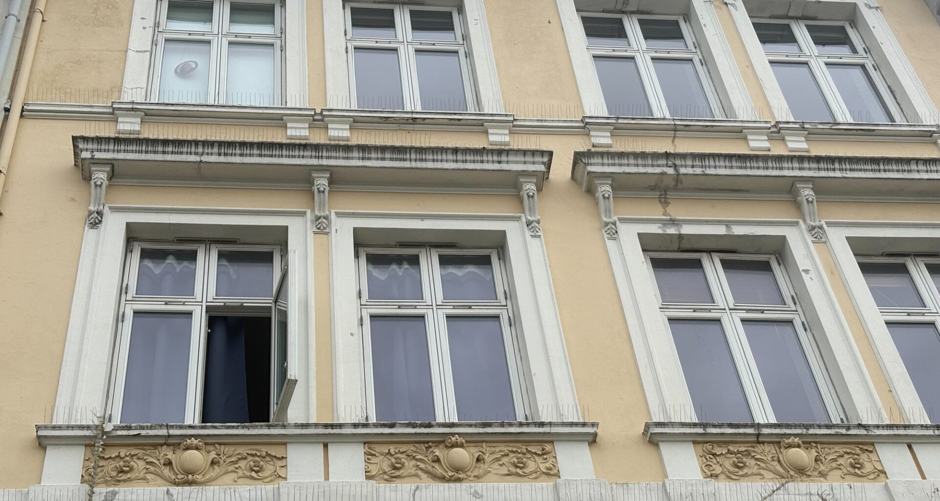 Fallulykke, Bergen sentrum | Mann i 20-årene funnet alvorlig skadet: Har trolig falt ti meter