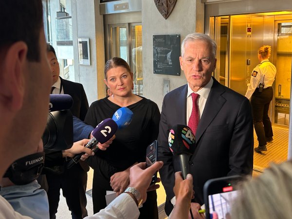 Jonas Gahr Støre og Cecilie Myrseth kalte inn aktører i dagligvarebransjen og hadde møter med de på SMK 23. mai