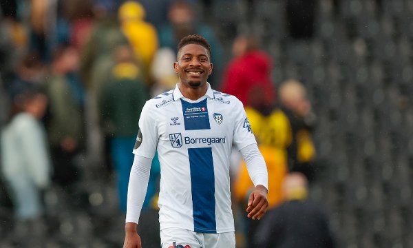 Bodø 20250629. 
Sarpsborg 08s Franklin Tebo smiler bredt etter 1-2 seier etter eliteseriekampen i fotball mellom Bodø/Glimt og Sarpsborg 08 på Aspmyra Stadion
Foto: Christoffer Andersen / NTB