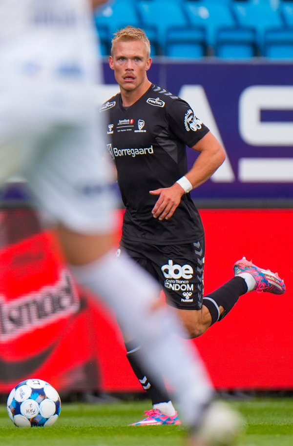 Haugesund 20250810. 
Sarpsborgs Eirik Wichne i eliteseriekampen i fotball mellom Haugesund og Sarpsborg 08 på Haugesund Sparebank Arena.
Foto: Jan Kåre Ness / NTB