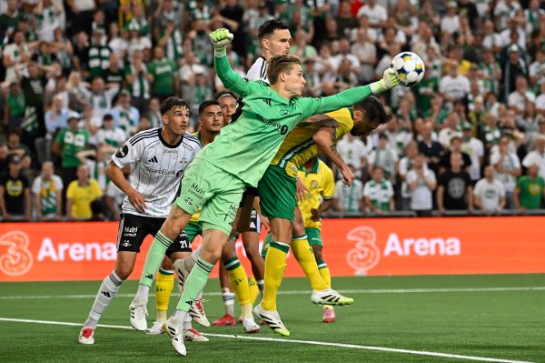 Stockholm, Sverige  20250814. 
Rosenborgs keeper Sander Tangvik under Conference League kvalifiseringskamp runde 3 i fotball mellom Hammarby og Rosenborg på 3Arena.
Foto: Jessica Gow/TT / NTB