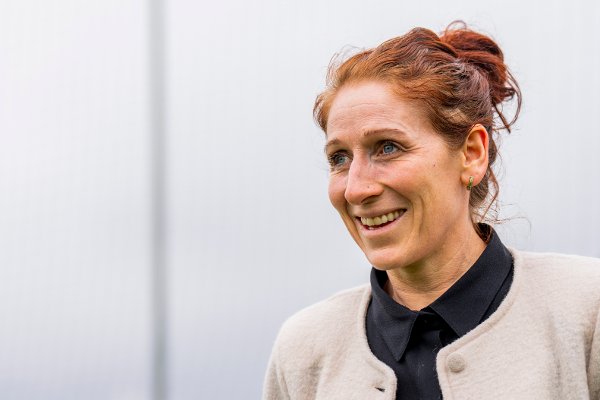 Marbella , Spania  20250320. 
President i Norges Fotballforbund, Lise Klaveness under en trening med Norges herrelandslag i fotball på Marbella Football Center.
Foto: Fredrik Varfjell / NTB