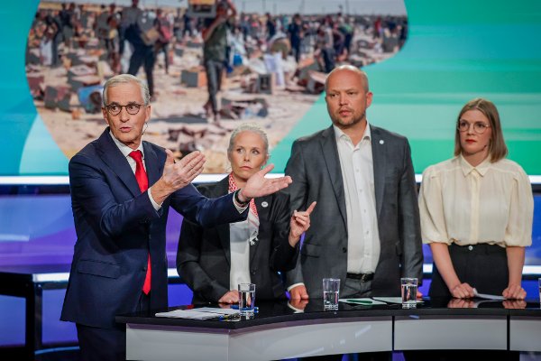 Bergen 20250819. 
Statsminister Jonas Gahr Støre (Ap), SV-leder Kirsti Bergstø, SP-leder Trygve Slagsvold Vedum og Rødt-leder Marie Sneve Martinussen under den direktesendte partilederdebatten på TV2 som sendes fra Media City i Bergen tirsdag kveld.
Foto: Paul S. Amundsen / NTB