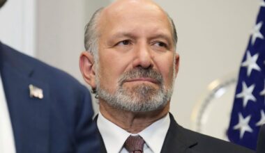 Næringsminister Howard Lutnick vil ikke si noe om når oppkjøpet skal skje.