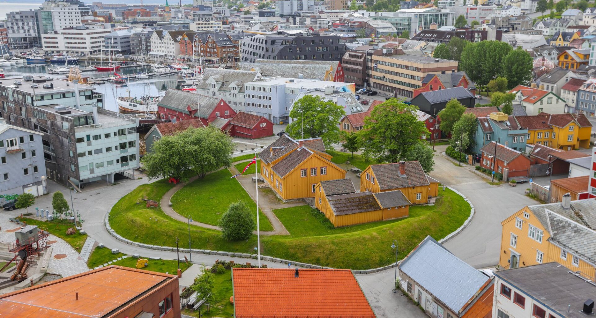 Tromsø, Historie | Hva i alle dager skal vi med dette 800 år gamle rukkelet?