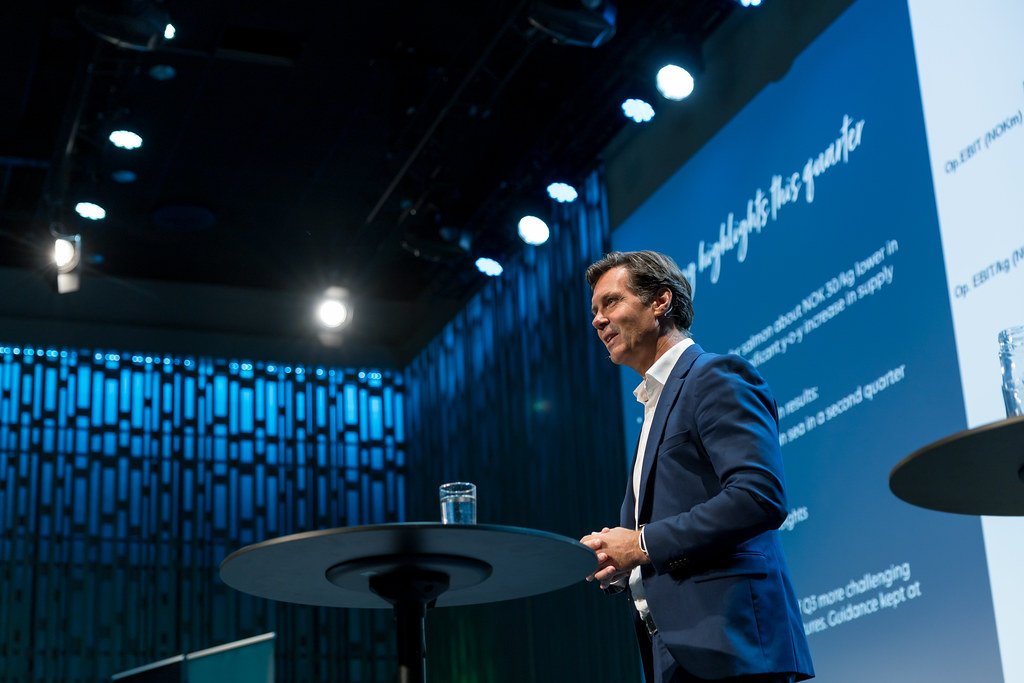 Økonomi og næringsliv, Laks | Sjefene i landets største oppdrettsselskaper Lerøy og Mowi er mer bekymret over fallende laksepriser enn effekten av Trump-toll.