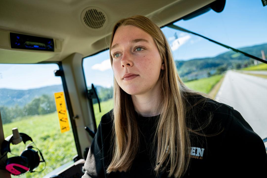 Nytt elevliv i Lom - Jertru (17) lada opp med traktortreff