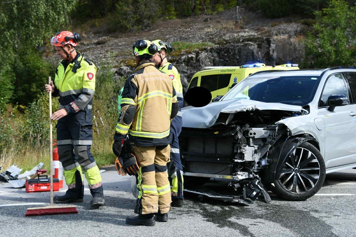 Trafikk, Ulykker | Trafikkulykke mellom bil og lastebil