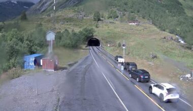 Frontkollisjon i tunnel på riksvei 5 i Vestland - VG