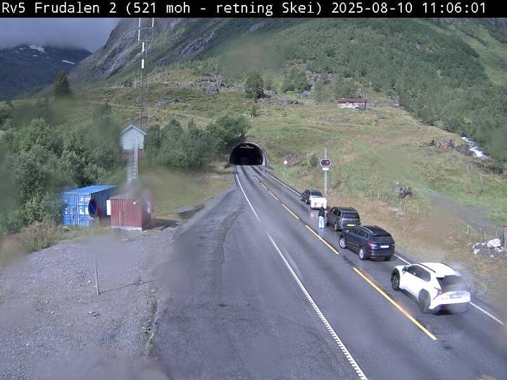 Frontkollisjon i tunnel på riksvei 5 i Vestland - VG