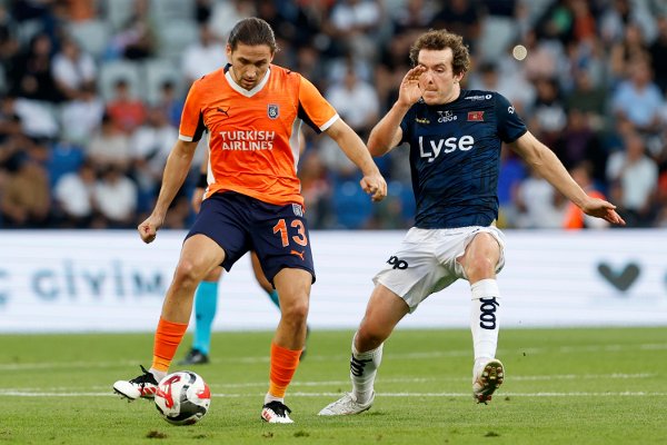 Joe Bell slo pasningen som presset fram Vikings mål, og i likhet med lagkameratene slet midtbaneankeret med å få tak på venstrekanten Miguel Crespo.