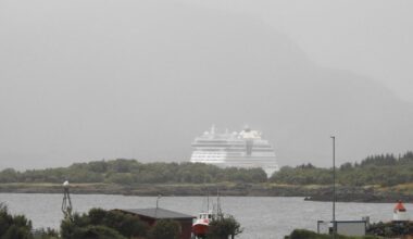 Cruiseskip med 2300 gjester måtte snu i Lofoten
