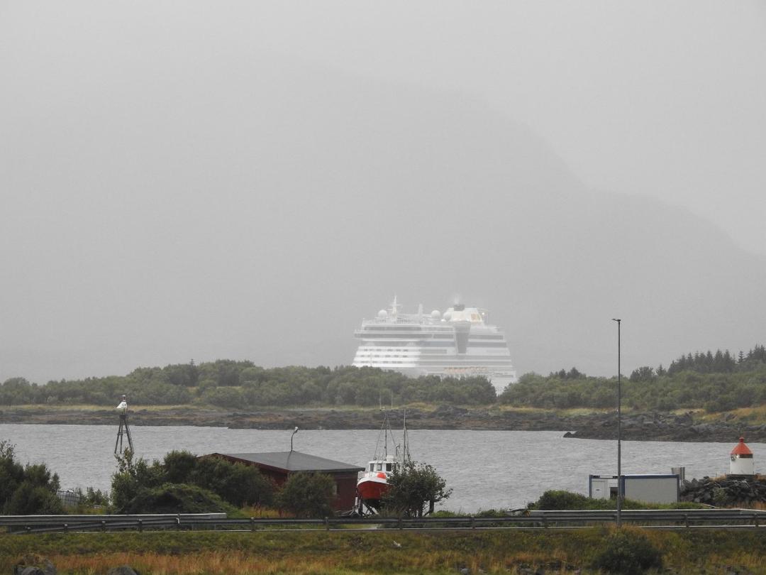 Cruiseskip med 2300 gjester måtte snu i Lofoten