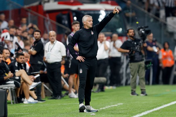 Besiktas' head coach Ole Gunnar Solskjaer, gives instructions to his team's players during a Europa Conference League play-off, soccer match between Besiktas and Lausanne-Sport at Tupras stadium, in Istanbul, Turkey, Thursday, Aug. 28, 2025. (Samet Yalcin/ Dia Photo via AP)
