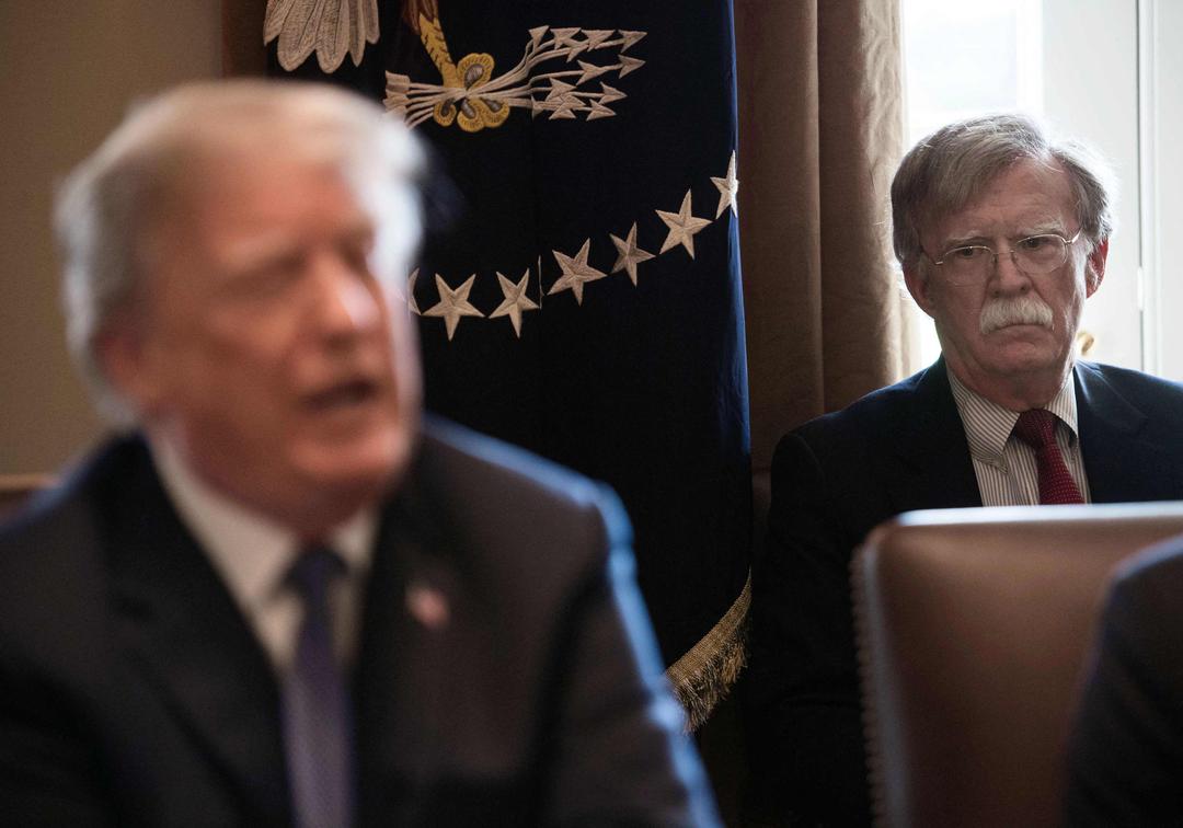 FBI-agenter stormer inn i huset til tidligere Trump-sikkerhetsrådgiver