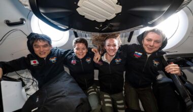 Nasa-mannskap på vei hjem etter fem måneder i rommet