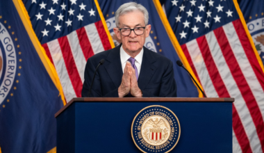Svakere dollar og rentefall etter Powell